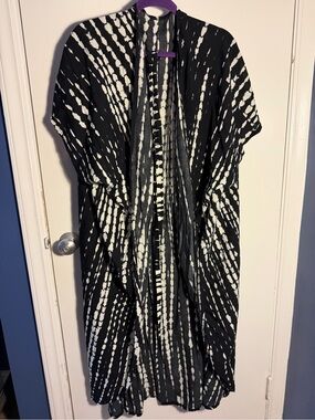 Black & White Tie-Dye Open Front Kimono one size